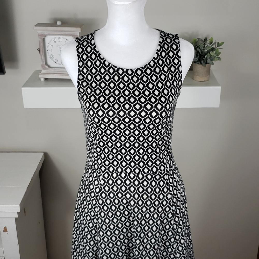 H&M Sleeveless Fit and Flare Open Back Dress - Picture 3 of 10